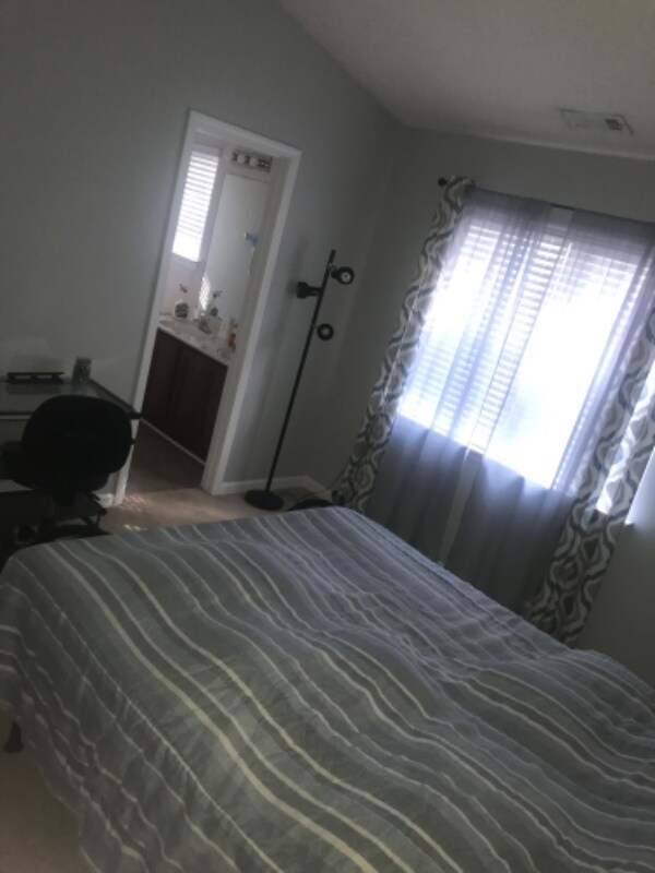 Building Photo - 10852 Holly Ridge Blvd