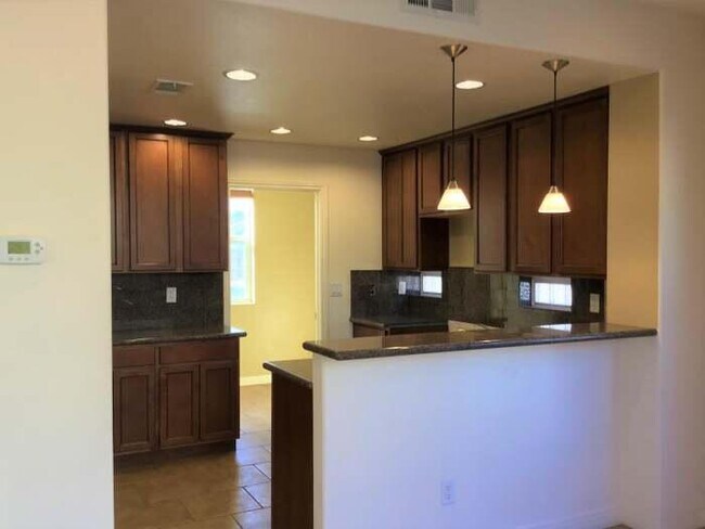 Building Photo - 52210 Rosewood Ln