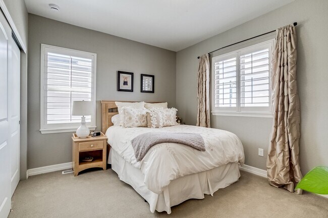 Building Photo - Large single family home in Central Park.