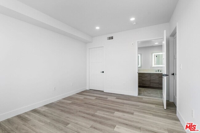 Building Photo - 3632 Keystone Av