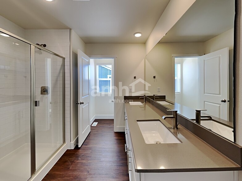 Building Photo - 740 Dudley St