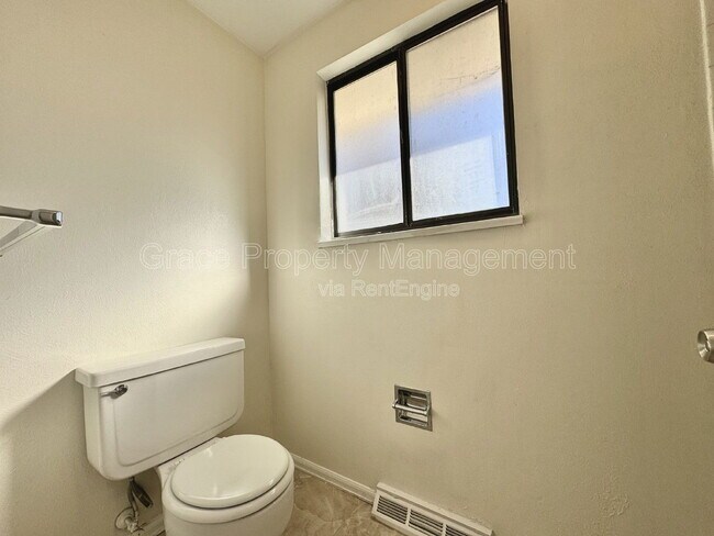 Building Photo - 5728 S Kenton St