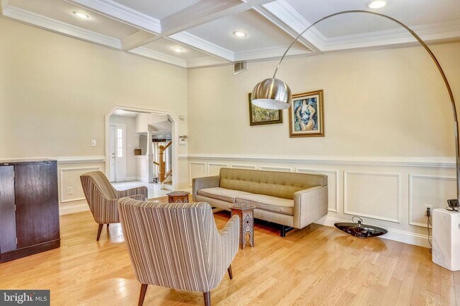 Building Photo - Renovated 6 bedroom/3.5 bath home in Winston Churchill school district.