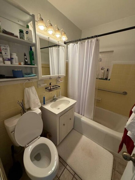 Building Photo - 23 Hibiscus Dr