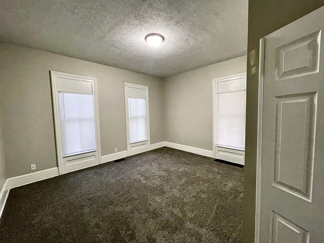 Building Photo - 650 W Ash St