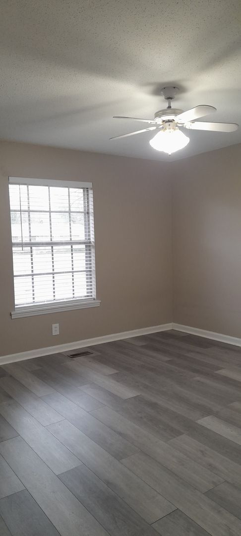 Building Photo - 7273-7275 Valley Ln