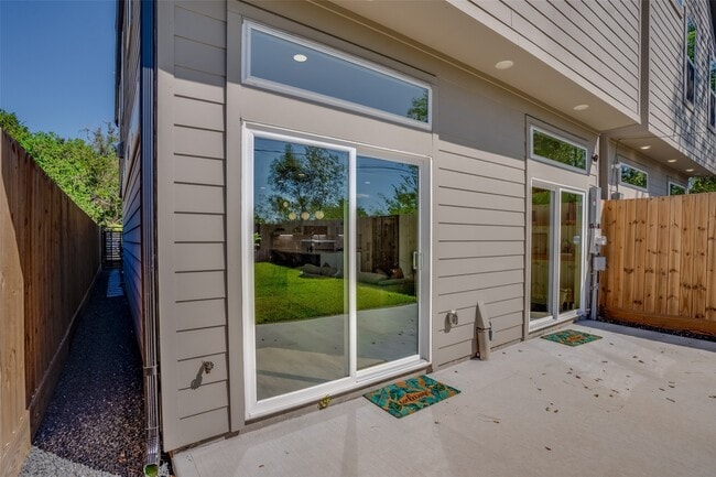 Building Photo - 3115 Armada Dr