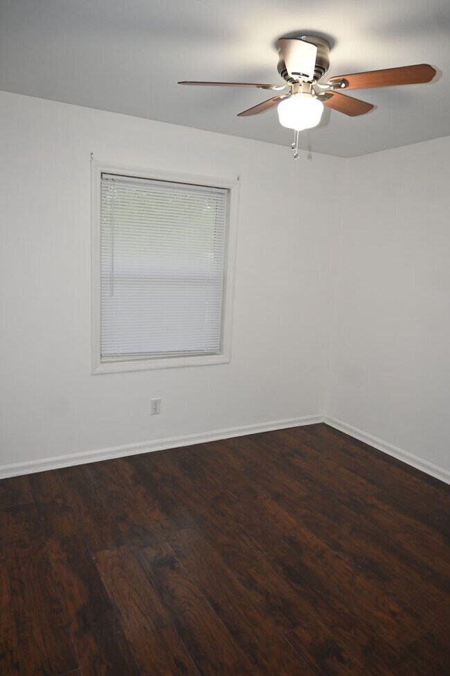 Building Photo - 2031 Wellborn Dr