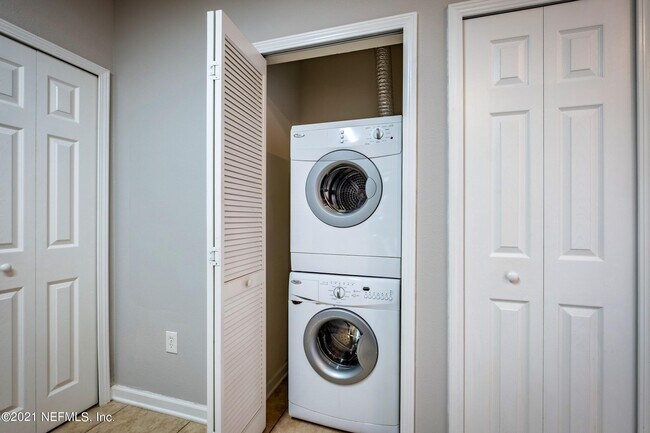 Building Photo - 4920 Key Lime Dr