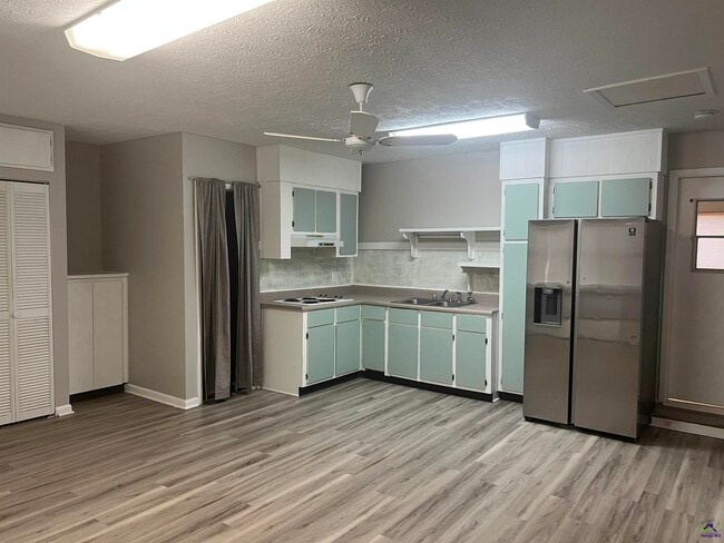 Building Photo - 409 Forest Lake Dr