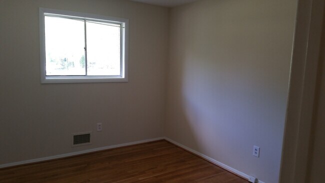 Building Photo - 4002 Blackpool Rd