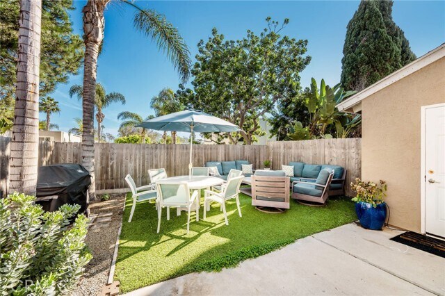 Building Photo - 2424 Santa Ana Ave