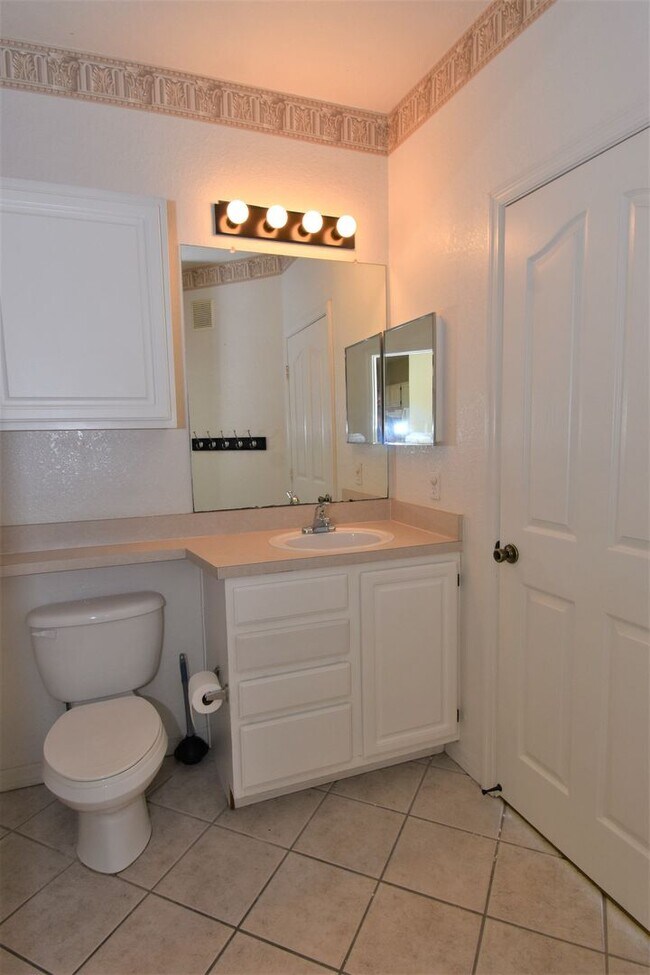 Building Photo - 5809 Legacy Crescent Pl