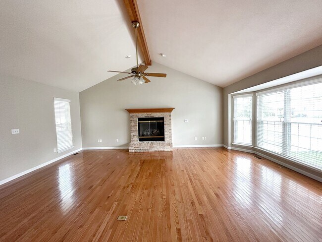 Building Photo - 6 Savannah Hill Dr