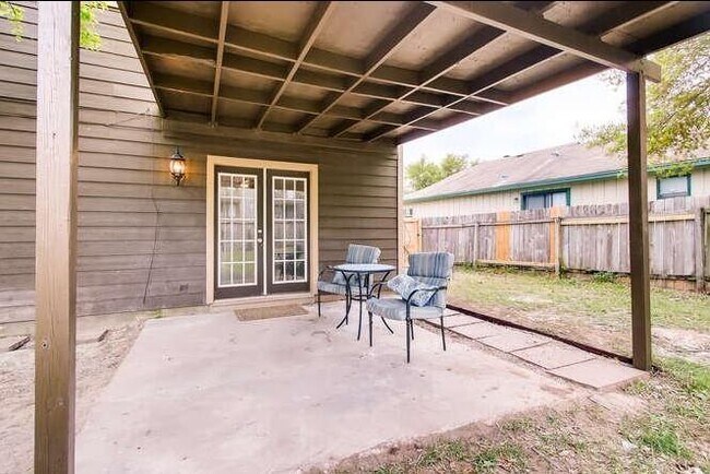 Building Photo - 11934 Rosethorn Dr