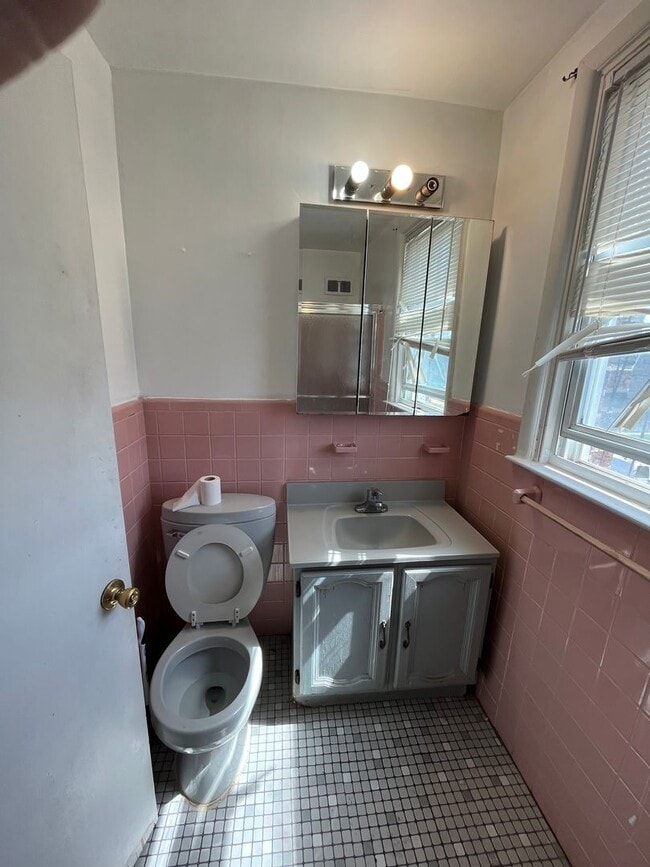 Building Photo - 1851 Strahle St