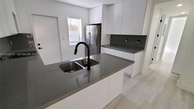 Building Photo - 215 Zamora Ave