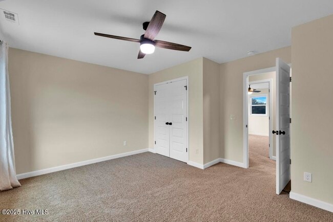 Building Photo - 303 S River Ct
