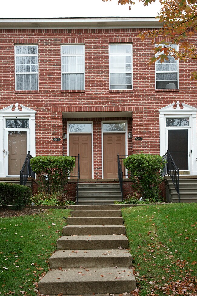 Primary Photo - 42635 Park Cresent Dr