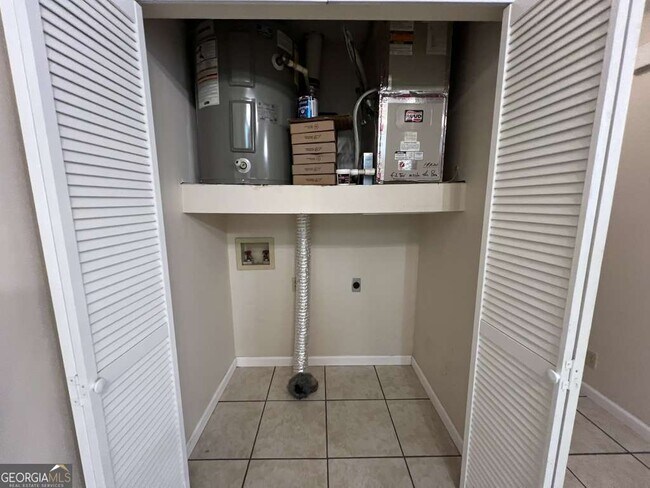 Building Photo - 155 E Lakemont Dr