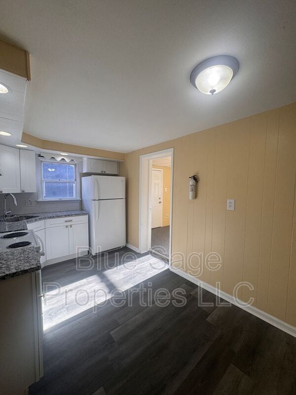 Building Photo - 1024 Broad St