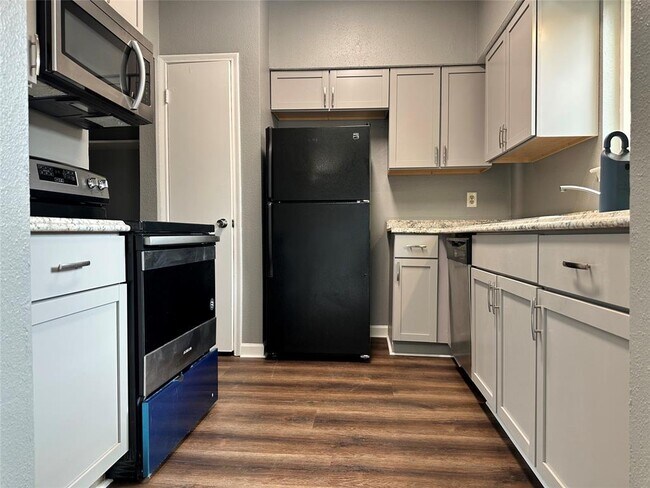Building Photo - 12400 Brookglade Cir