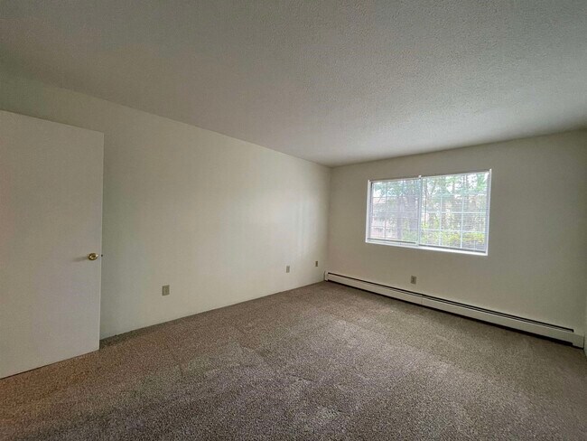 Building Photo - 379 Huse Rd