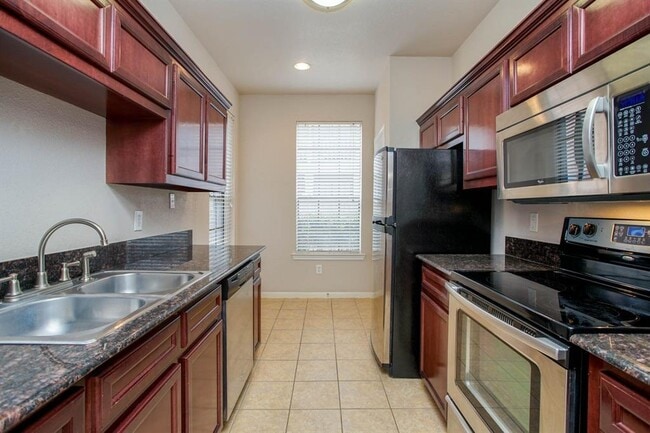 Building Photo - 2255 Braeswood Park Dr