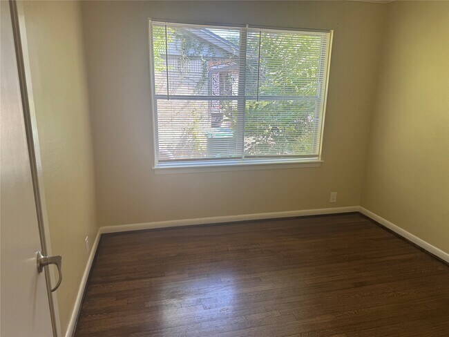 Building Photo - 6830 Langdon Ln