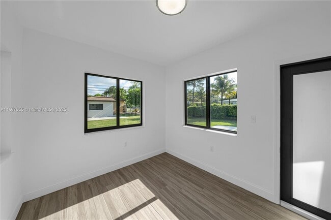 Building Photo - 5805 SW 46th Terrace