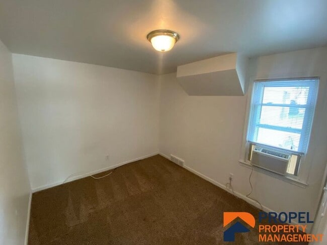 Building Photo - 8141 Macomb St