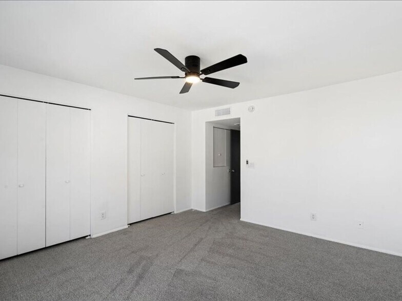 Building Photo - 122 S Hardy Dr