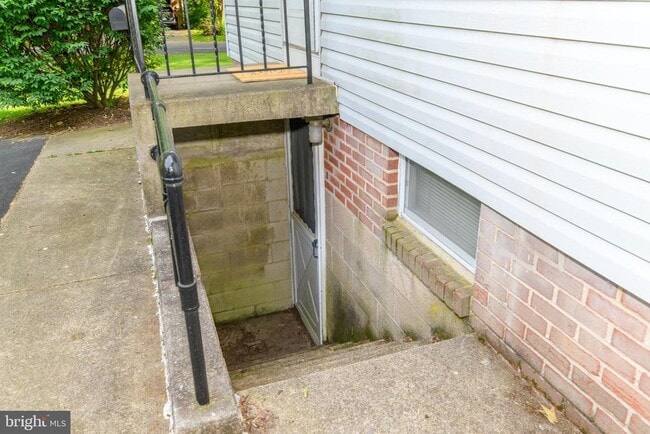 Building Photo - 3205 Cambridge Cir