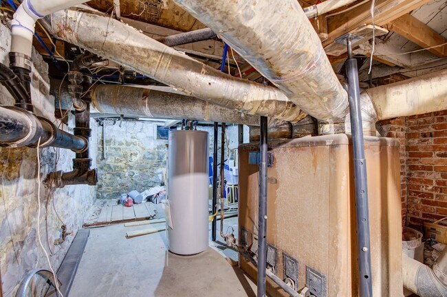 Building Photo - Turn of the Century Bungalow 1 bed, Downto...