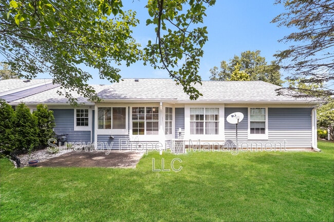 Building Photo - 1042 A Canterbury Dr