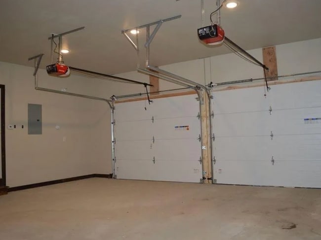 Building Photo - 2498 Schutzen St