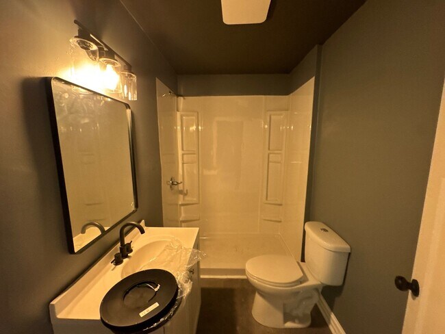 Building Photo - 230 W 29th St