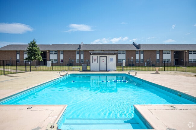 Pool - Bellaire Apartments