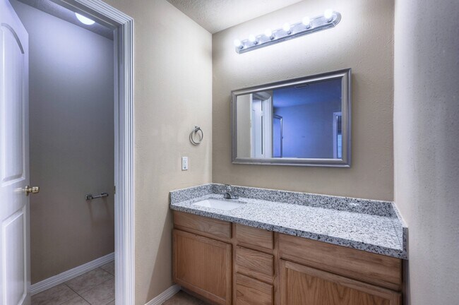 Building Photo - 21803 Manor Ct Dr