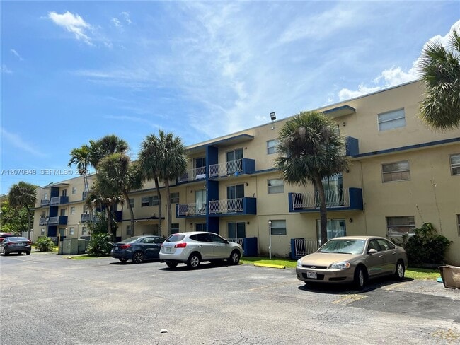 Building Photo - 4301 NW S Tamiami Canal Dr
