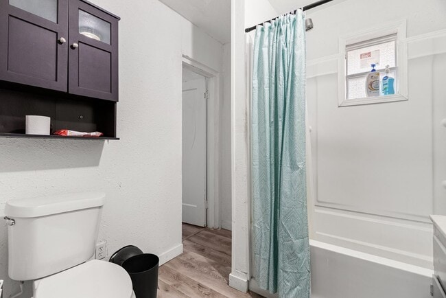 Building Photo - 1322 N Lincoln Ave