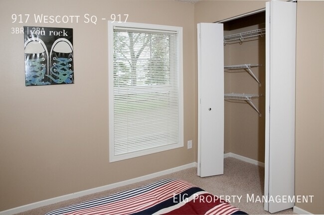 Building Photo - 917 Wescott Square