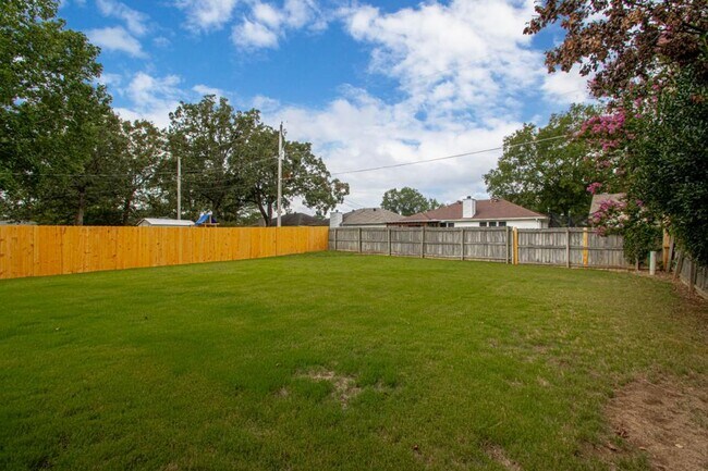 Building Photo - 23 Pamela Ln