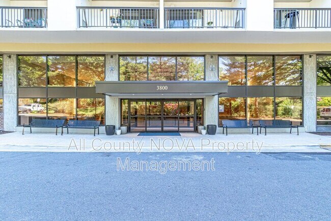 Building Photo - 3800 Powell Ln