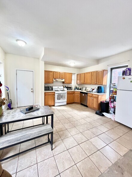 Building Photo - 10 S Huntington Ave