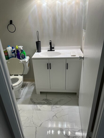 Building Photo - 1263 Lost Nation Rd