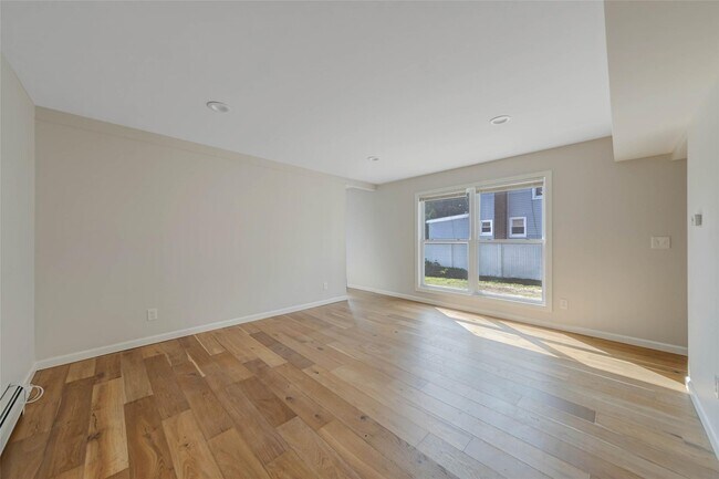 Building Photo - 644 Roanoke Ave