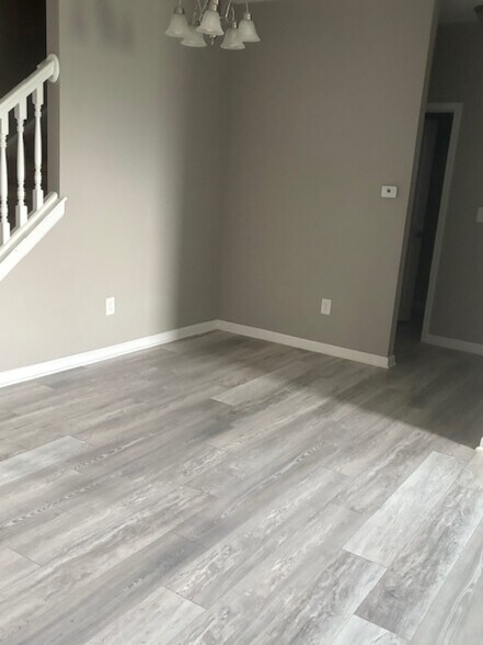 Building Photo - 9630 Rolling Plain Dr