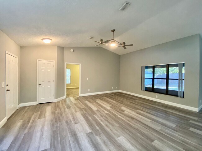 Building Photo - Three bedroom two bathroom Inverness Highlands Home