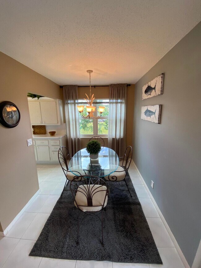 Building Photo - 72 Newport D